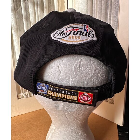 2005 NBA Finals Conference Champions Detroit Pistons Reebok Cap hat Black White - Picture 12 of 14